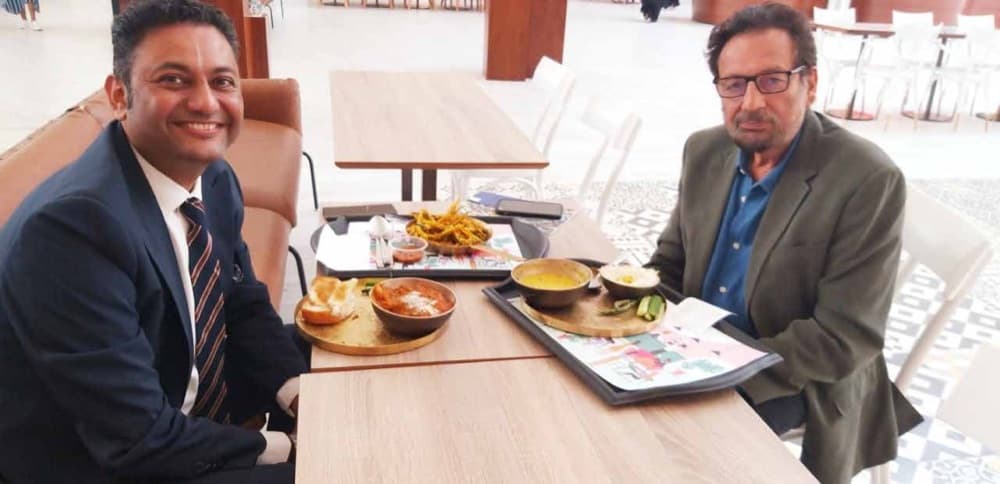 A guest dining with filmmaker and actor Shekhar Kapur